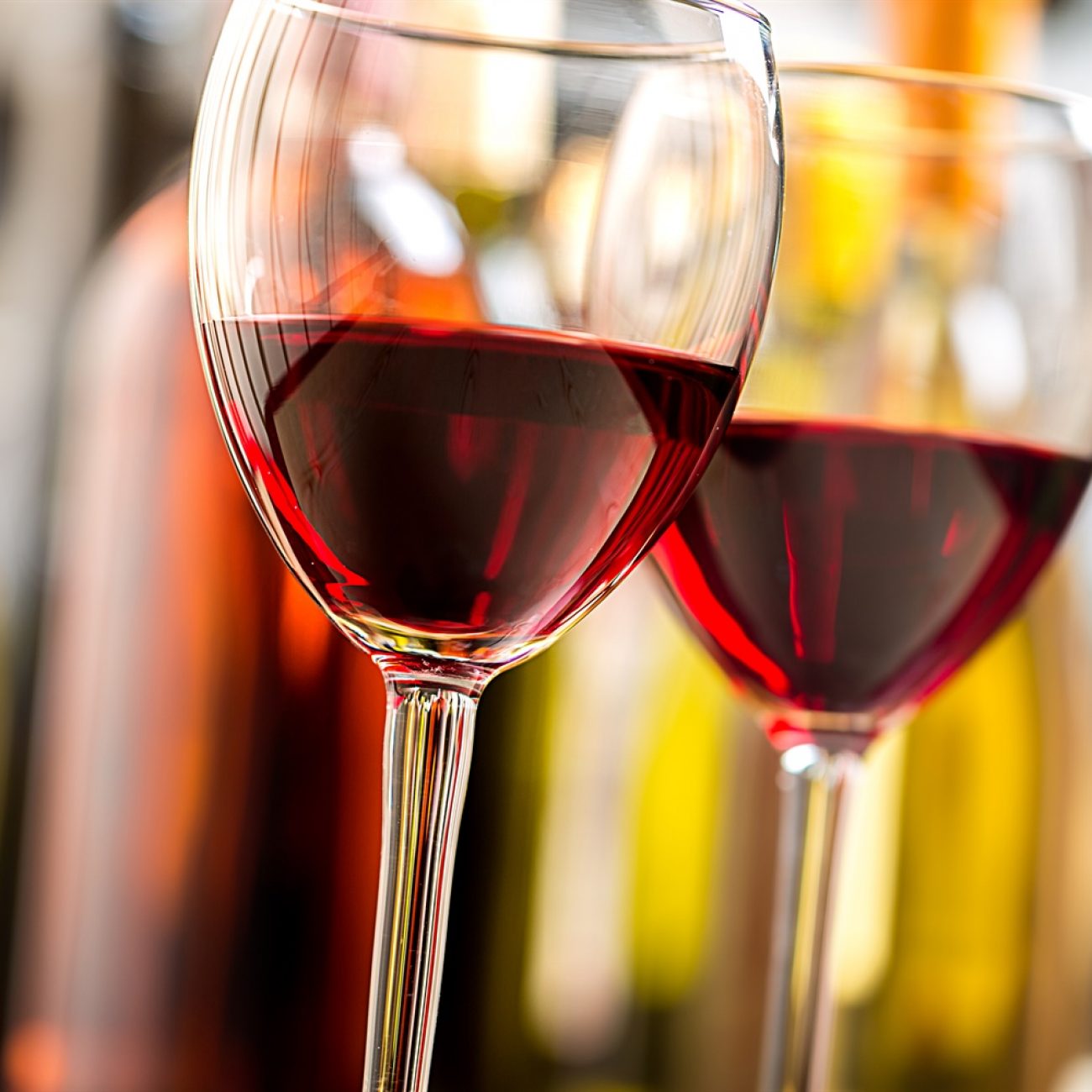 Fumo occasionale: contro i danni un bicchiere di vino rosso