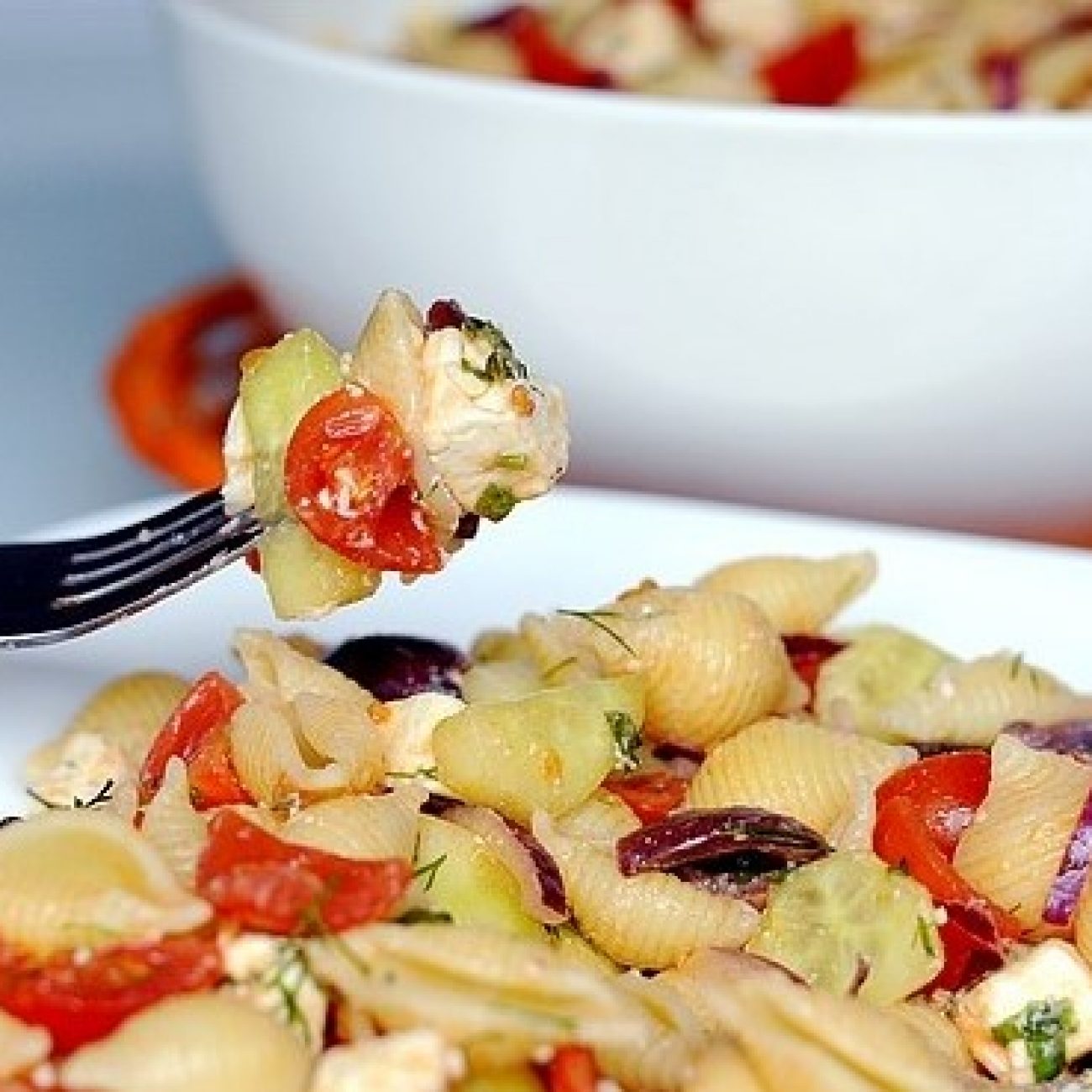 Pasta Fredda alla Greca (con Pomodori, Cetrioli, Feta, Cipolla Rossa e Olive Kalamata)
