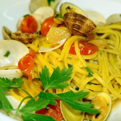 spaghetti alle vongole con pure di ceci