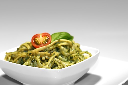 Pasta al pesto di spinaci e mandorle